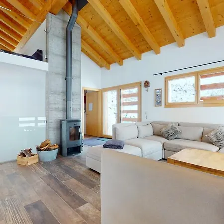 Modern Surrounded By Nature In Σαλέ