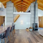 Шале Modern Surrounded By Nature In